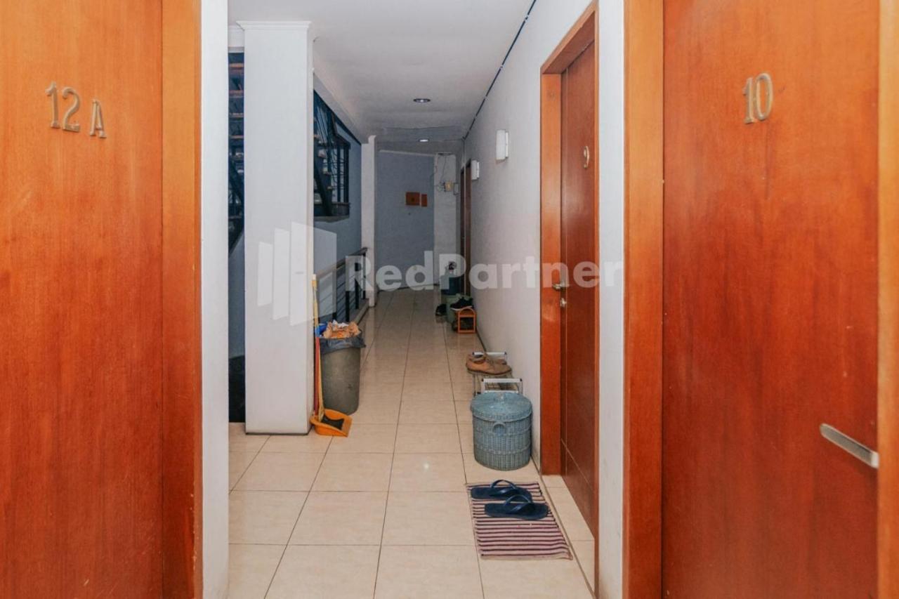 De Lugano Scbd Syariah Mitra Reddoorz Hotel Джакарта Екстериор снимка