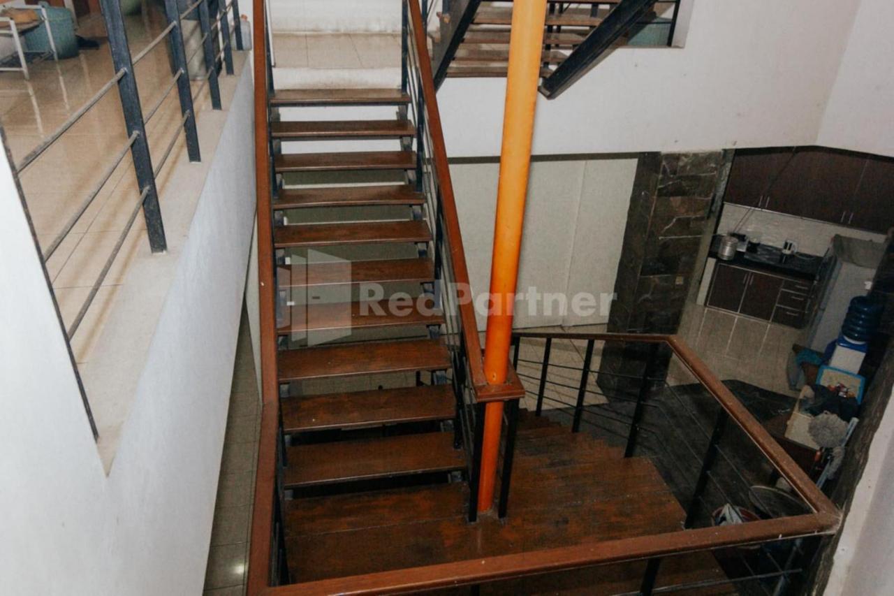 De Lugano Scbd Syariah Mitra Reddoorz Hotel Джакарта Екстериор снимка