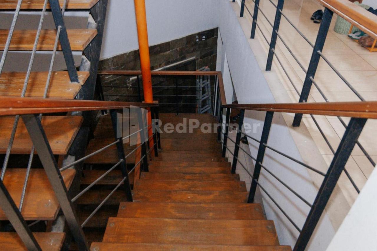 De Lugano Scbd Syariah Mitra Reddoorz Hotel Джакарта Екстериор снимка