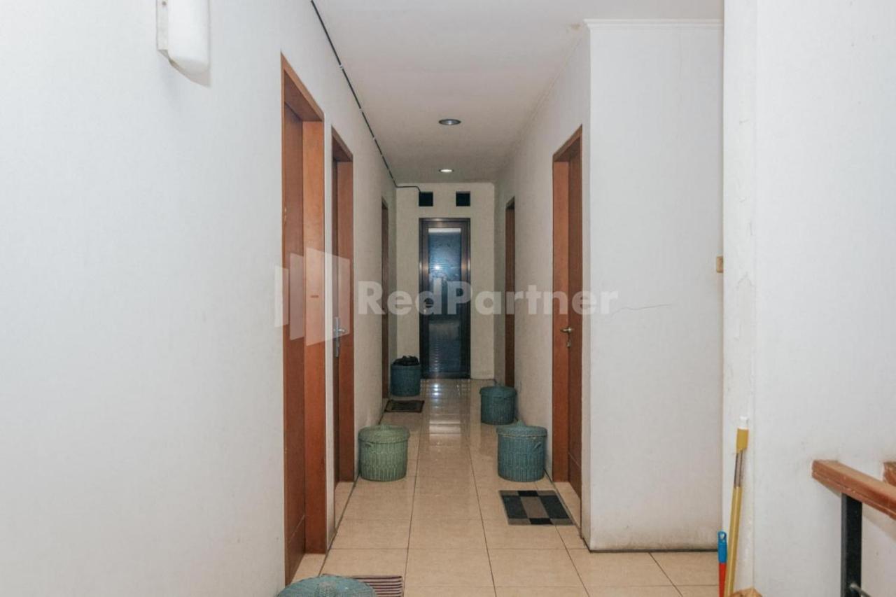De Lugano Scbd Syariah Mitra Reddoorz Hotel Джакарта Екстериор снимка